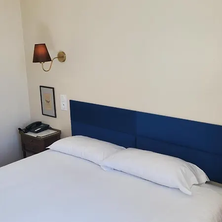 Отель Grand De La Poste Сен-Жан-де-Люз