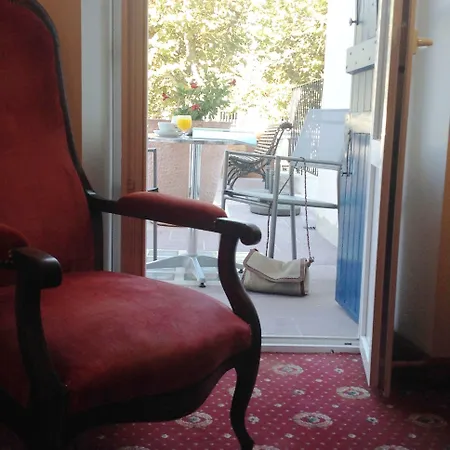 Отель Grand De La Poste Сен-Жан-де-Люз