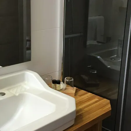 Grand De La Poste Сен-Жан-де-Люз