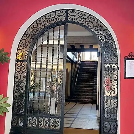 德拉波斯特大酒店 圣让－德吕兹